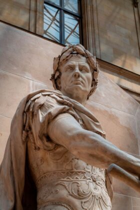 sculpture of julius caesar